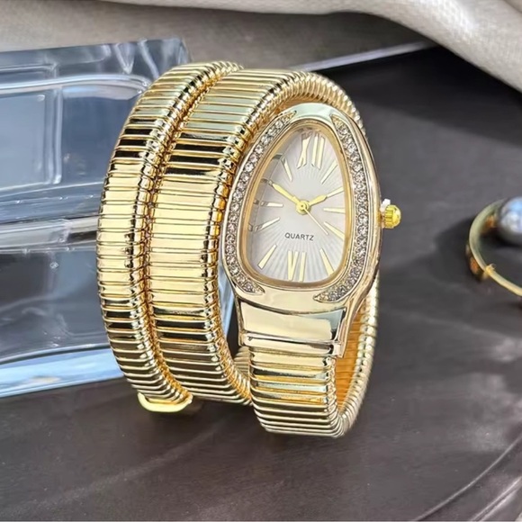 Serpenti Snake Wrap Elegant Gold Women's Watch - Picture 2 of 7